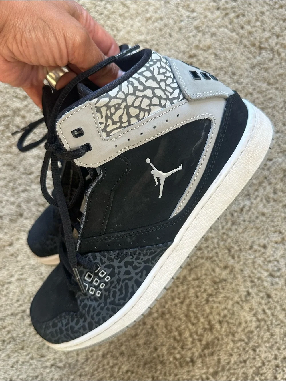 Jordan Kids' 1 Flight Mid Sneaker Big Kid size 6